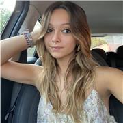 soy una chica simpática, alegre, sociable, me encantan los niños y sobre todo enseñarles. Soy bilingüe, nativa, y podría darle clase a cualquier edad